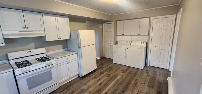 Building Photo - Newly Renovated 1-bedroom, 1-bathroom apar...