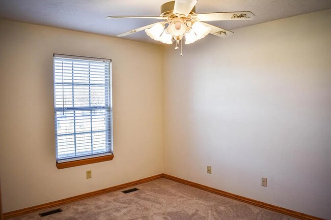 Building Photo - 505 Falcon Heights