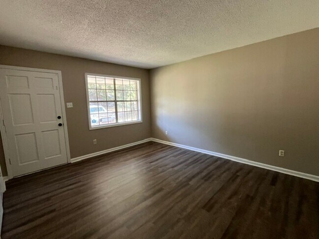 Building Photo - 7606 Rockingham Dr