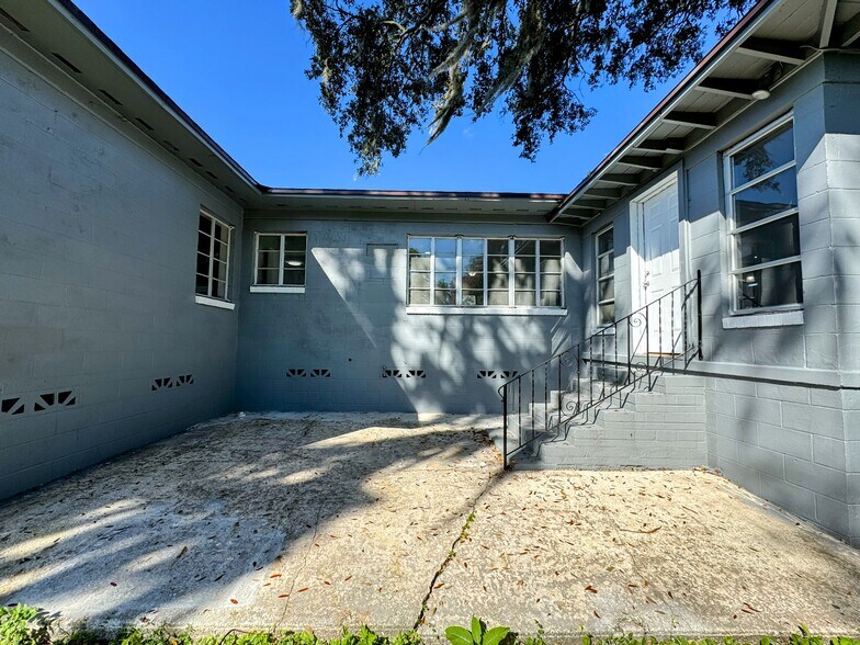 Building Photo - 747 Moravon Ave