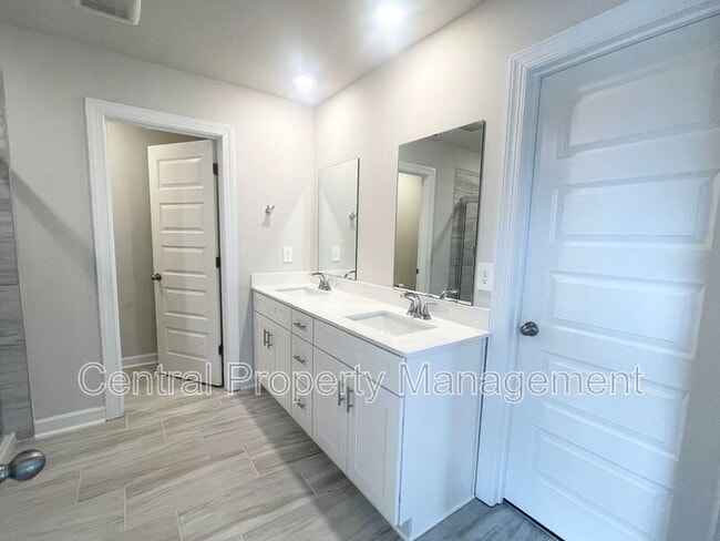 Building Photo - 671 Cozy Blf Rd