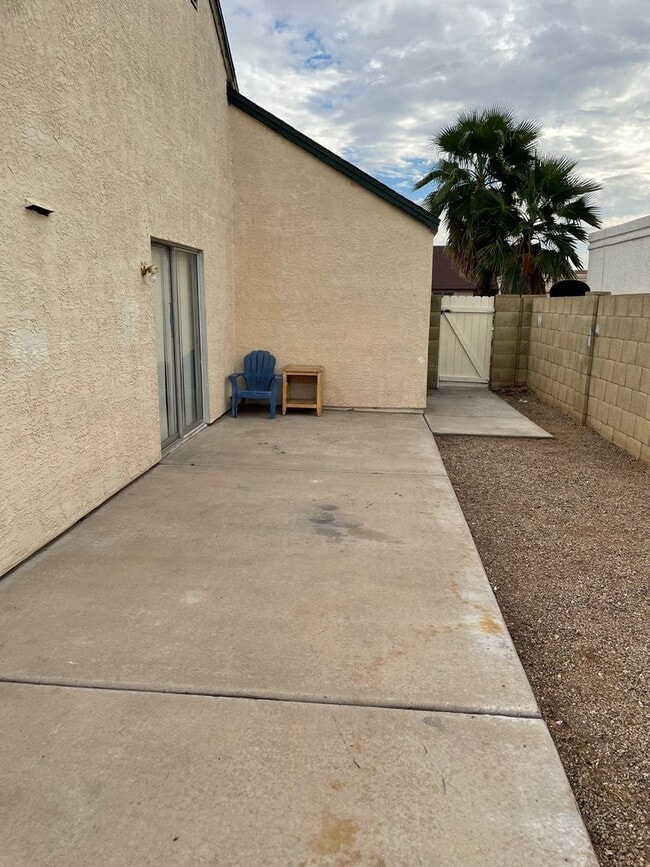Building Photo - Charming 3 bed 2 bath single level home with RV Gate