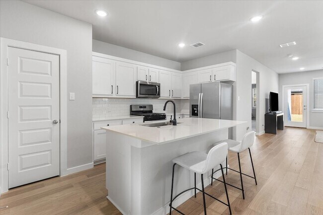 Building Photo - 608 Cottage Wood Dr