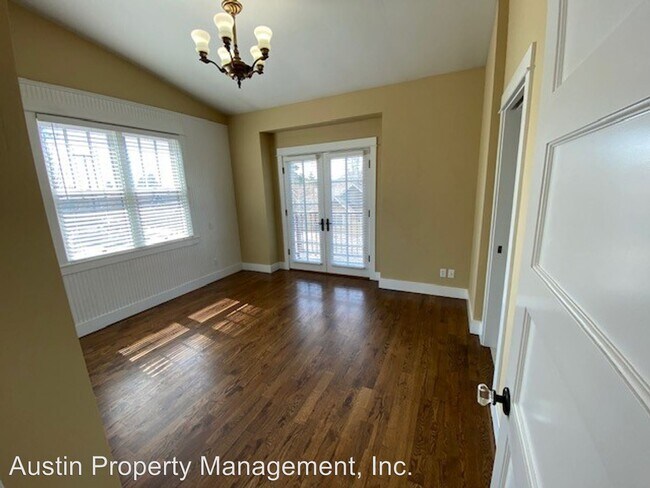 Building Photo - 845 NW Delaware Ave