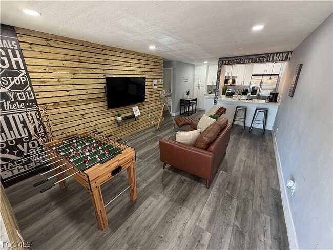 Building Photo - 13118 Feather Sound Dr