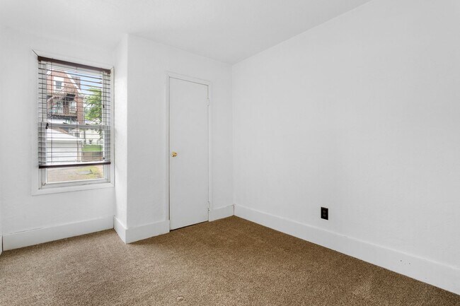 Building Photo - 542 2nd St