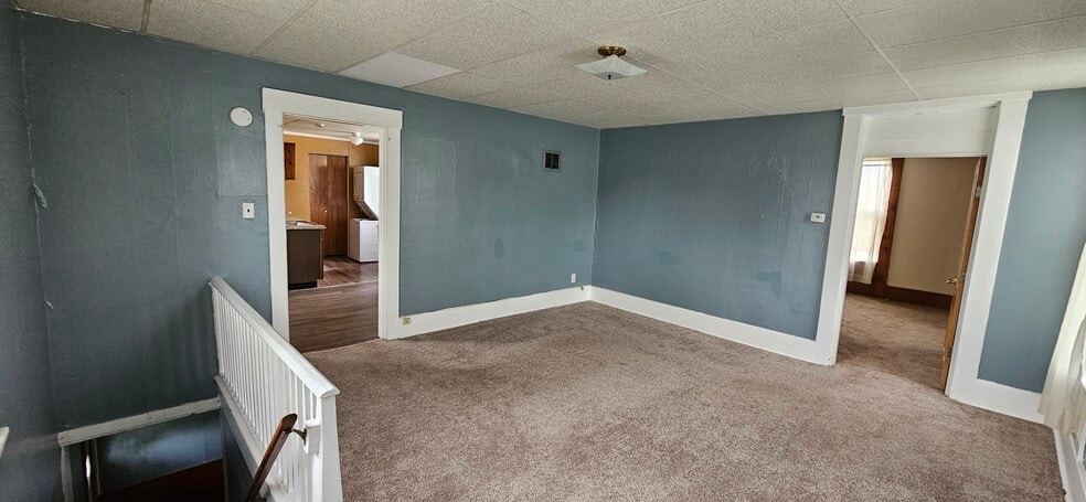 Large living room - 9 Fulton Ln