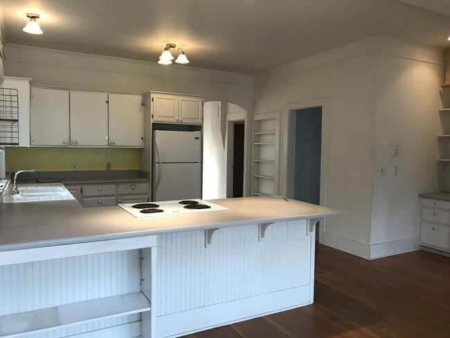 Building Photo - Large, Centrally Located Craftsman Home in...