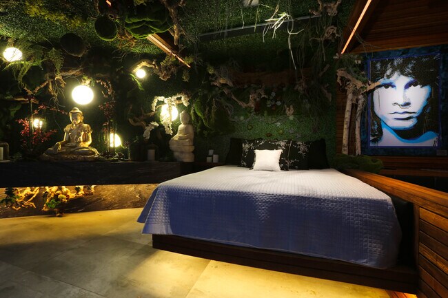 Building Photo - 8356 Sunset View Dr