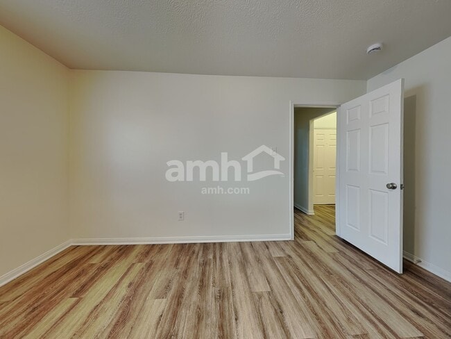 Building Photo - 2518 Halstead Dr