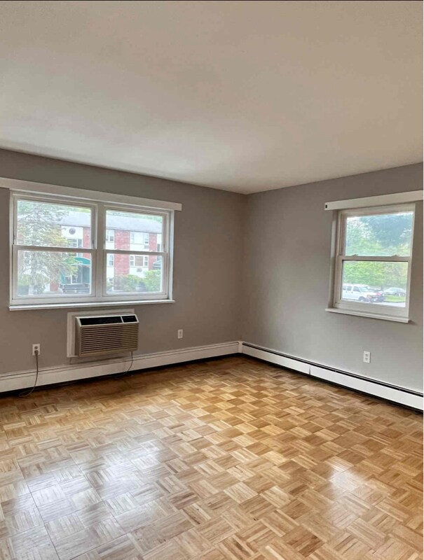 Building Photo - B3 Colonial Dr