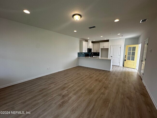 Building Photo - 545 Brandon Lks Dr