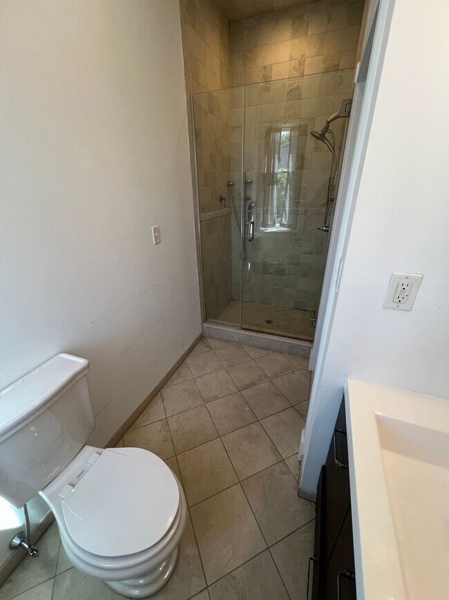 Building Photo - 4352 Main St