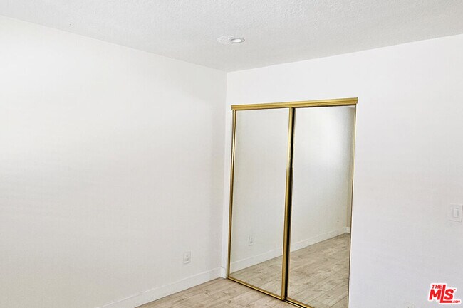 Building Photo - 18130 Oxnard St