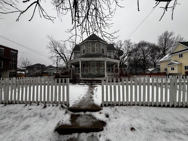 Building Photo - 1354 Wealthy St SE
