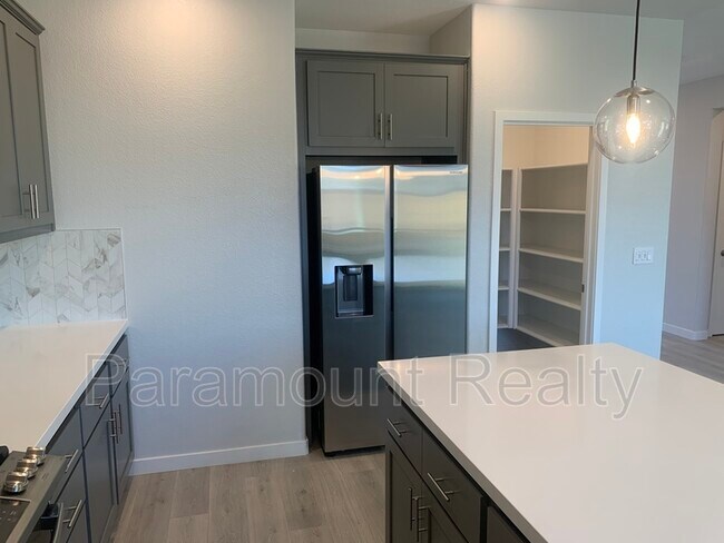 Building Photo - 886 Shearwater Rd