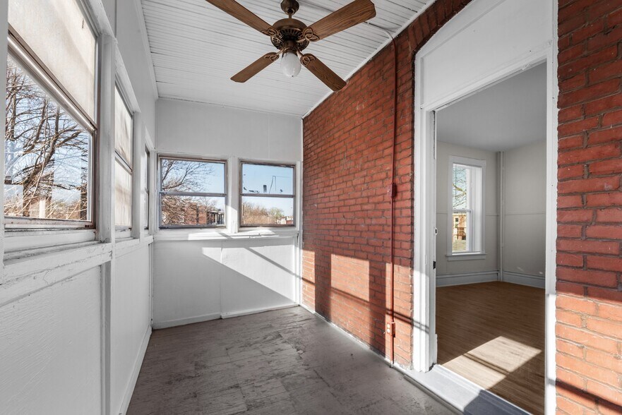 Building Photo - 612 Holly Hills Ave