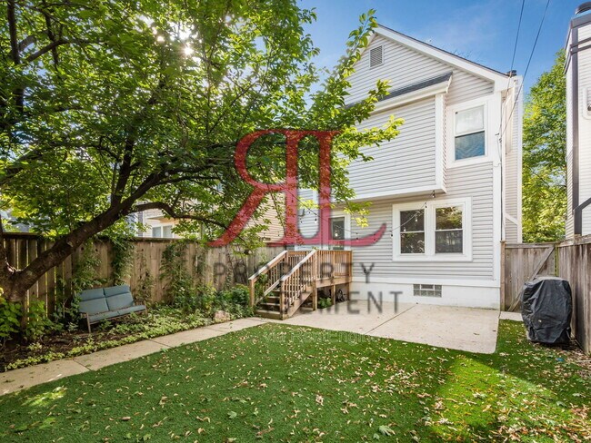 Building Photo - 362 W 4th Ave