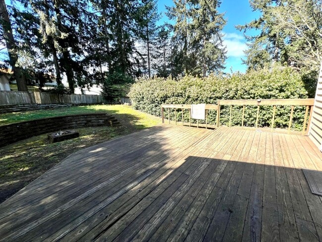 Building Photo - Charming 3-Bed, 3-Bath Home with Bonus Roo...