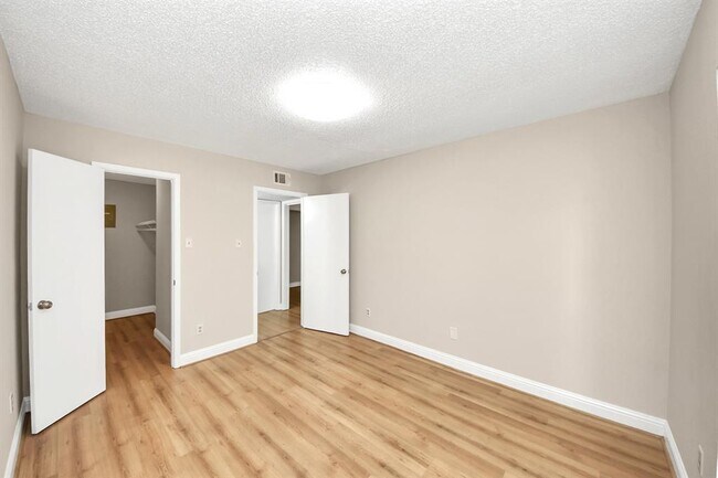 Building Photo - 2800 Jeanetta St