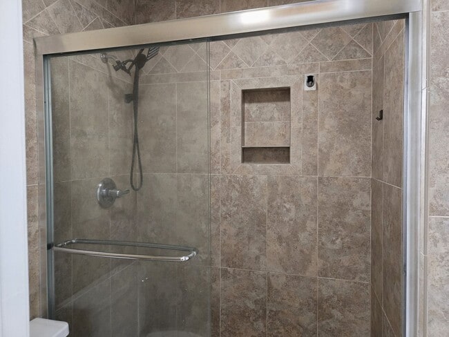 Building Photo - 3/2 Robinson Duplex