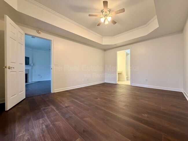 Building Photo - 3190 Waterfront Dr