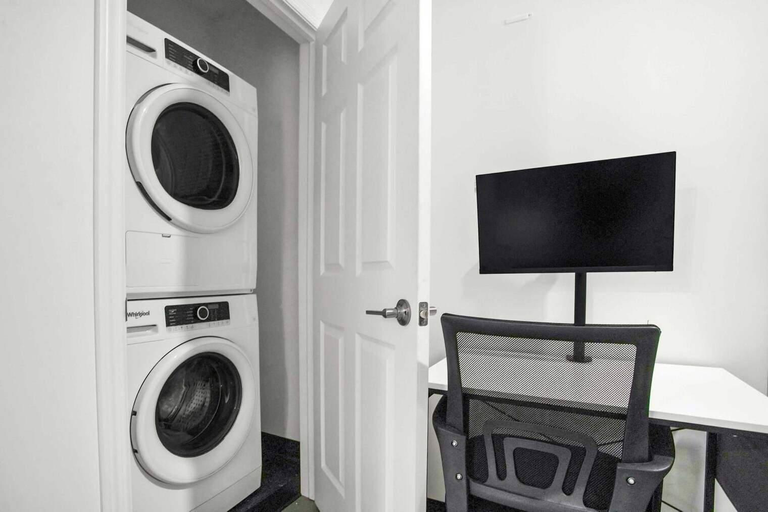 Building Photo - 209 9th St