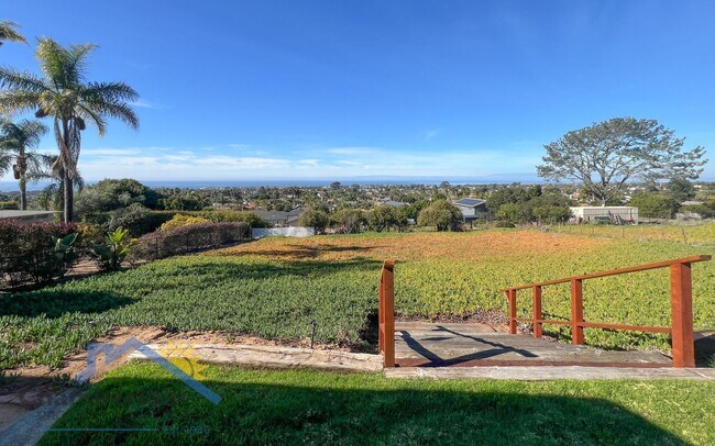 Building Photo - Spectacular View from this Single Story Home!