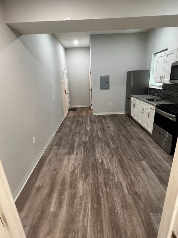 Building Photo - 7038 Woodland Ave