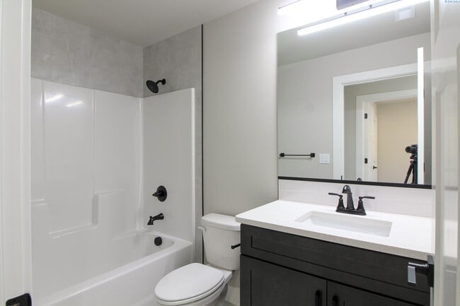 Building Photo - 3 Bedroom, 2.5 Bath Richland Townhouse