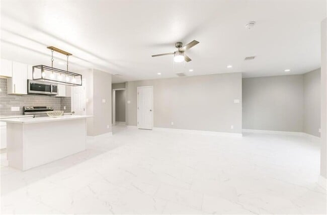Building Photo - 5763 Easthampton Dr