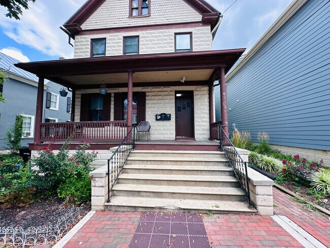 Building Photo - 410 S Loudoun St
