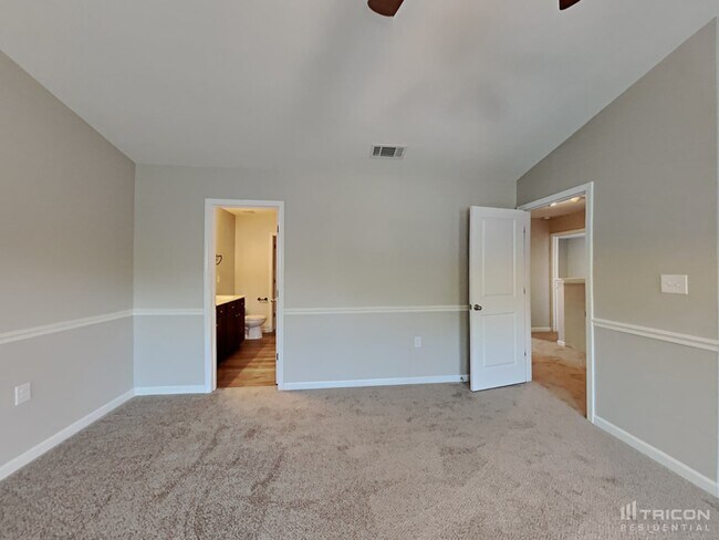 Building Photo - 2824 Tall Oaks Dr