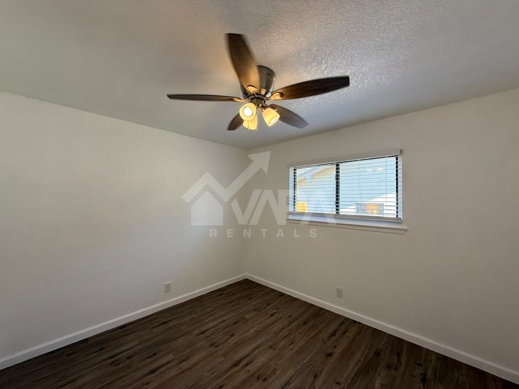 Building Photo - 9703 Five Frks