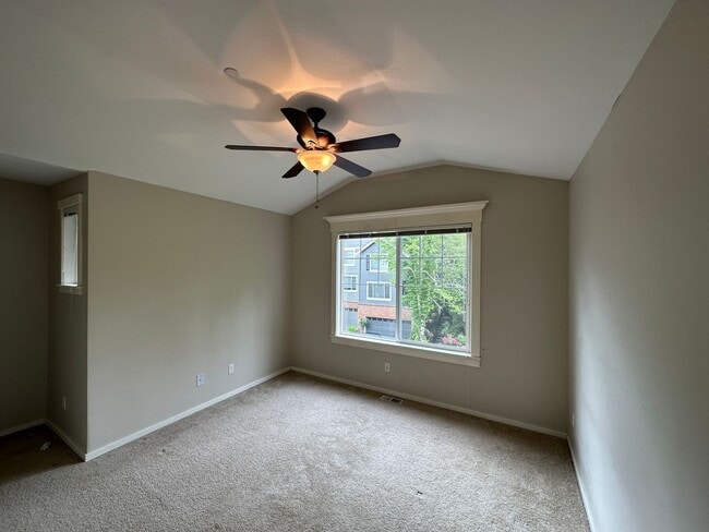 Building Photo - 2Bd/2.5Ba Issaquah Townhouse