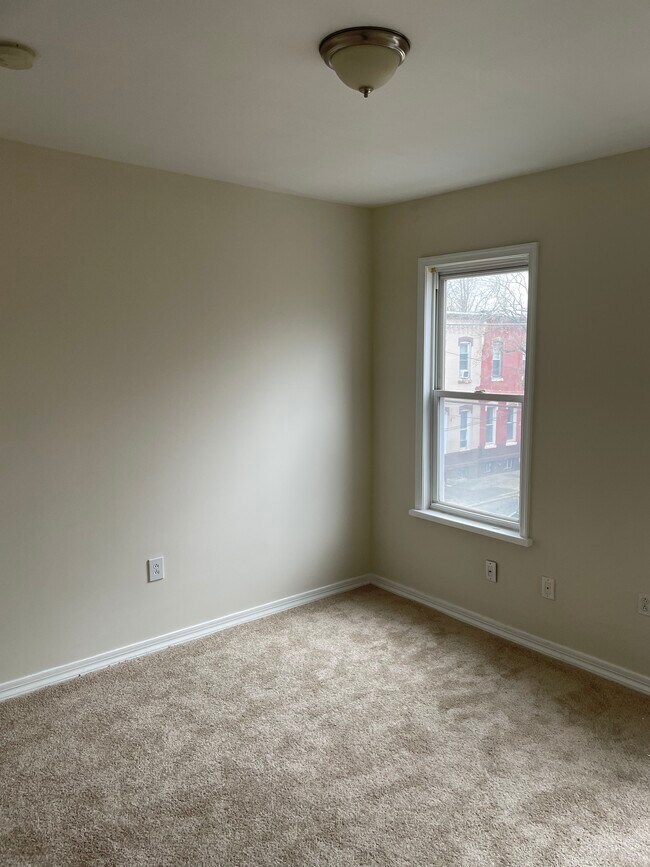 Building Photo - 1831 Fontain St