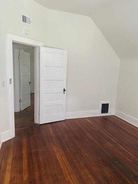 Building Photo - 102 Watson Ct