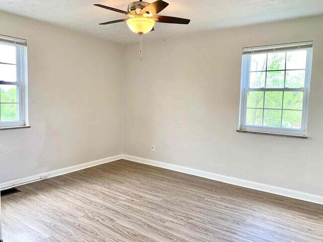 Building Photo - 3845 Biehl Ave