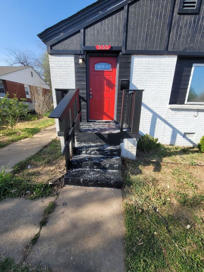 Building Photo - 555 E Harmon Dr