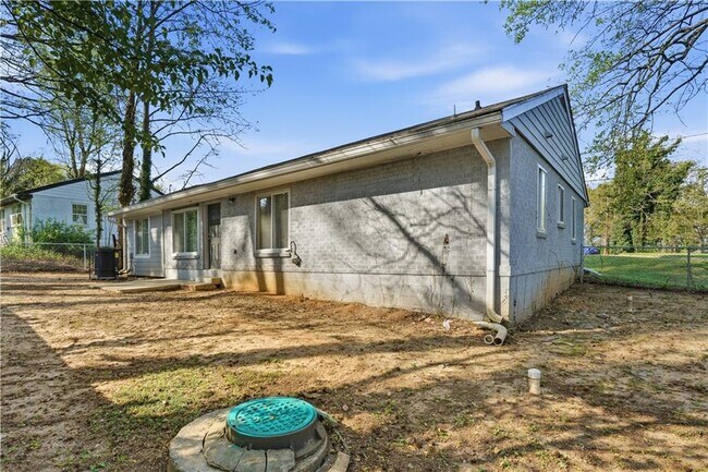 Building Photo - 1735 Carter Cir