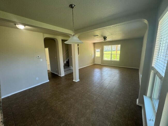 Building Photo - Must See Newly Updated 5/3.5 Home in Alamo...