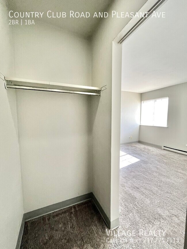 Building Photo - 605 Country Club Rd