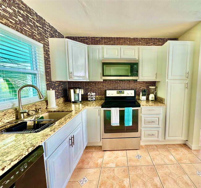 Building Photo - 133 NE 1st St