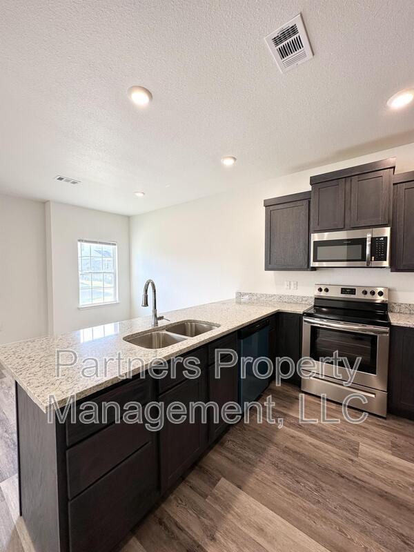 Building Photo - 779 S Amarillo Ave