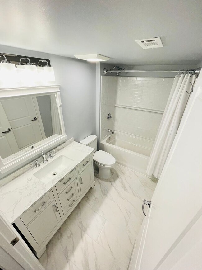 Building Photo - UPDATED Modern 1BR at The Artisan | Downtown DC Living