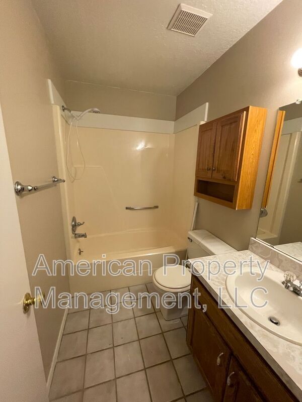 Building Photo - 9804 N 107th E Ave