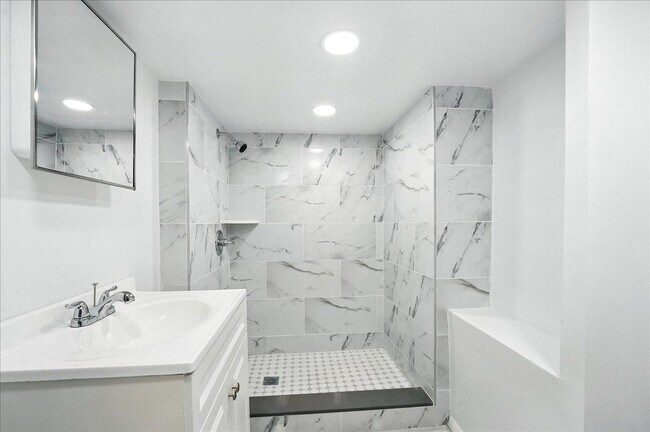 Building Photo - 283 Griffith St