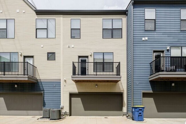 Building Photo - 2 Bed 2.5 Bath Townhome in Herron Morton!