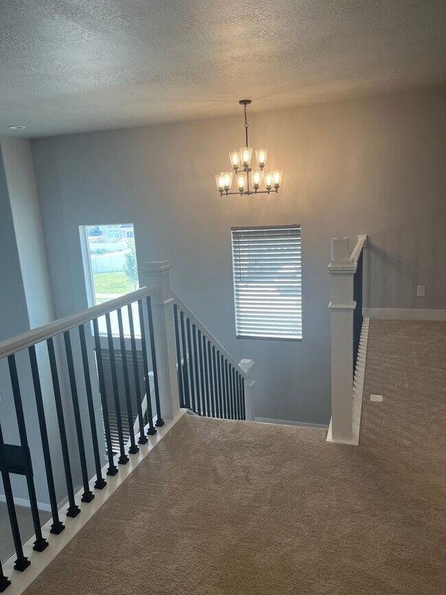 Building Photo - Three Bed, Two and Half Bath Home in Eagle...