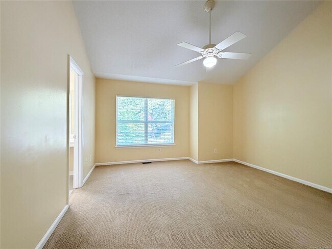 Building Photo - 708 Settlement Dr